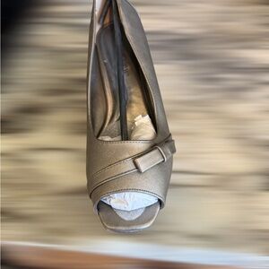 Chic Peep-Toe Heels with Bow Accent